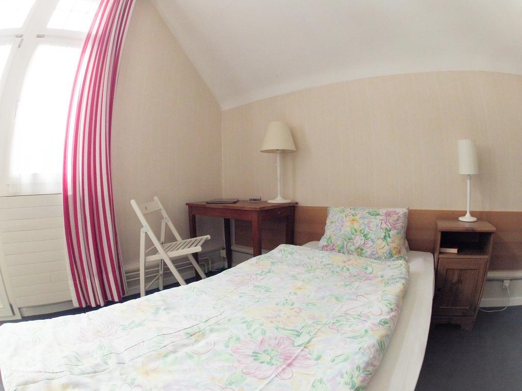 Basicrooms Hotel Unterseen Zimmer foto