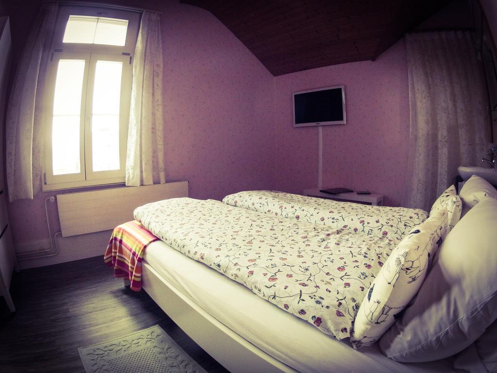 Basicrooms Hotel Unterseen Zimmer foto