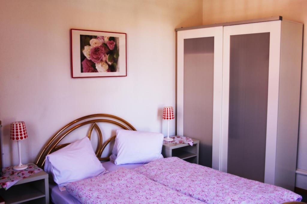 Basicrooms Hotel Unterseen Zimmer foto
